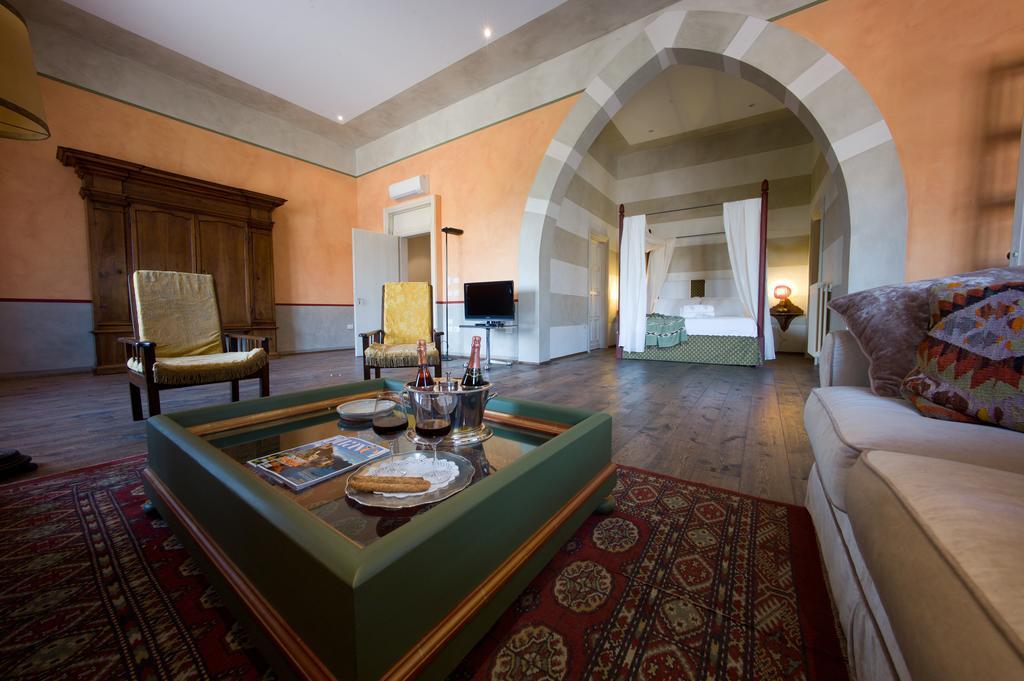 Palazzo Castiglioni Luxury Suite And Rooms Мантова Стая снимка